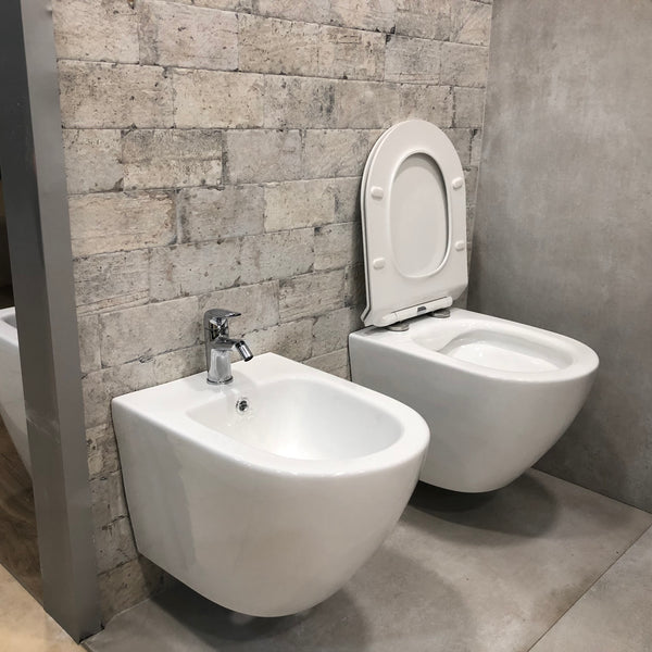 Coppia di Sanitari WC e Bidet Sospesi in Ceramica 48.5x36.5x36.5 cm Rimless Round Bianco sconto