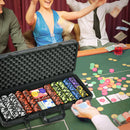 Set Poker con 500 Fiches 2 Mazzi di Carte 5 Dadi Pulsanti e Valigetta Protettiva in Alluminio Nero      