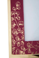 Cornice Glam 24x1,5x29 cm in Ferro MDF e Vetro Bordeaux e Oro