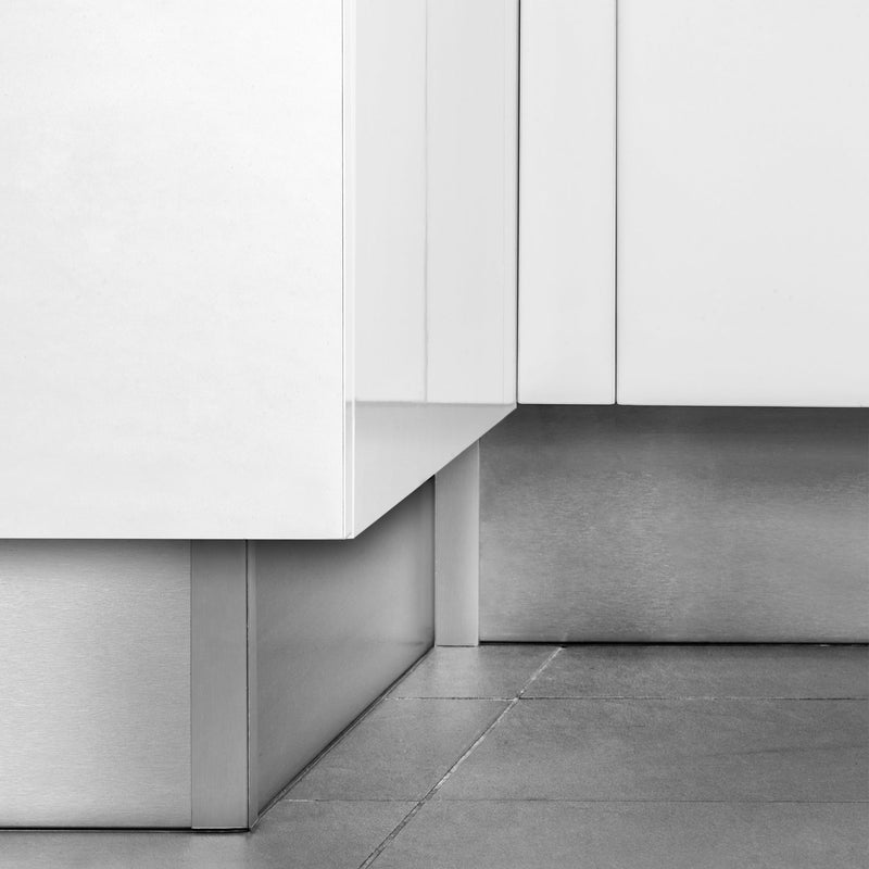 Battiscopa per Mobili Cucina 4,7m H15 cm con Giunti in Plastica Emuca Anodizzato Satinato