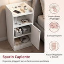 Set di 2 Comodini Camera da Letto 25x30x60 cm con Stazione di Ricarica Armadietto e Ripiano Aperto in Truciolare Bianco      