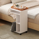 Tavolino da Soggiorno 40x30x69 cm con Rotelle e Mensola Aperta a Forma di C in Legno Bianco      