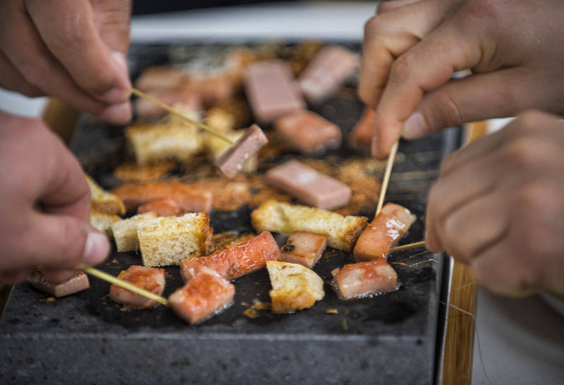 Pietra Lavica 19x34 cm con Supporto in Legno di Bamboo Basic