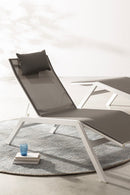 Lettino Chaise Longue da Giardino 65,5x177x105h cm con Cuscino Poggiatesta Krion Bianco 
