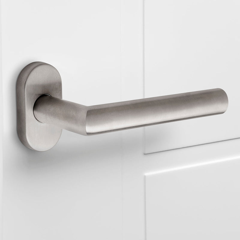 Maniglie con Rosetta Ovale per Porte Forma L  in Acciaio Inossidabile Nichel Satinato 2 Sets Emuca