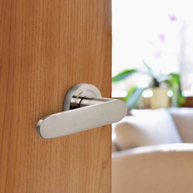 Maniglie Bunbury per Porta da Interno con Rosetta Ø50 mm Alluminio Nickel Satinato 5 Sets. Emuca