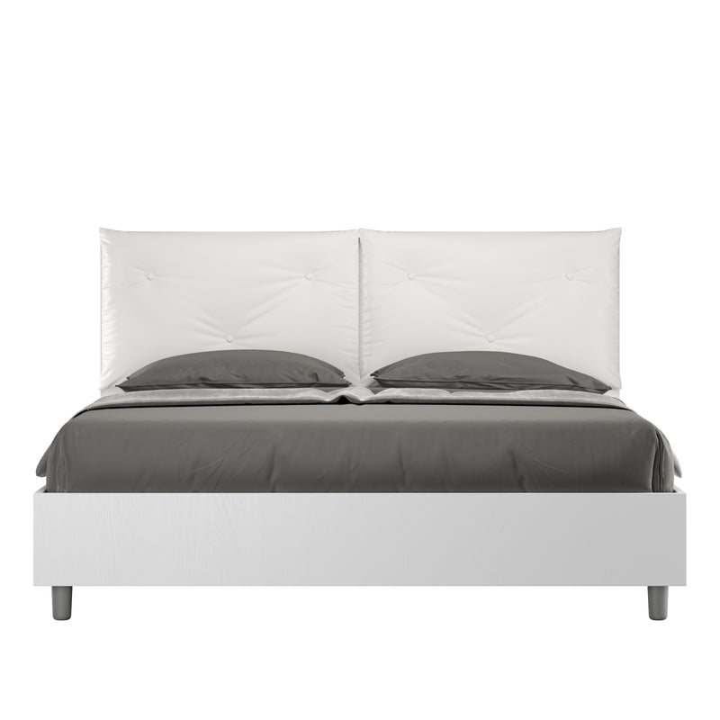 Letto Matrimoniale con Alzata Comoda Struttura Bianco Frassico con Cuscini in Similpelle Appia Bianco Varie Misure
