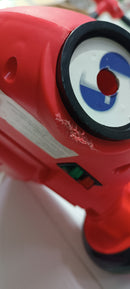 Monopattino Elettrico Deluxe a 3 Ruote 67x32x69 cm Luci LED RGB Casco e Protezioni Incluse Rosso Seconda Scelta