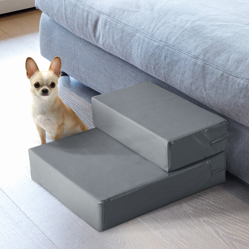 Zweistufige niedrige Hundetreppe für ältere Hunde am Sofa
