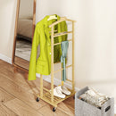 Indossatore Servomuto 4 in 1 a Rotelle 47x33,7x105,5 cm con 2 Aste Vassoio Svuota Tasche e Ripiano per Scarpe in Bambù      