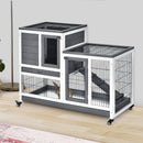 Conigliera 110x50x88 cm Casetta con Rampa Porte Multiple e Ruote in Legno Grigio e Bianco  